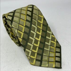 BCBG TIE ATTITUDE SHADES OF GREEN GEOMETRIC 100% SILK